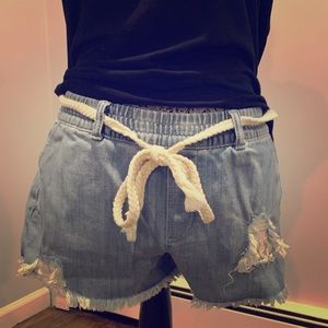 Denim shorts with stretchy waist